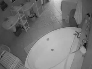 voyeurcam-julmodels-bath-1st-1 from CamSoda is Freechat