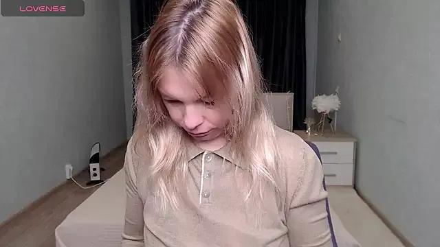 IlonaTaylor from StripChat is Freechat