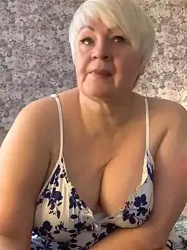 Laura_Millf from StripChat is Freechat