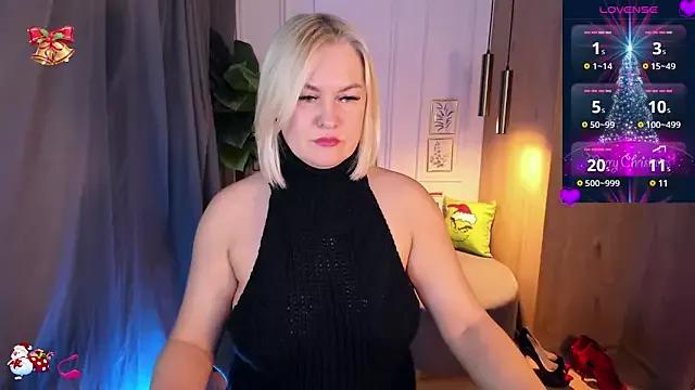 YolandaKiss from StripChat is Freechat