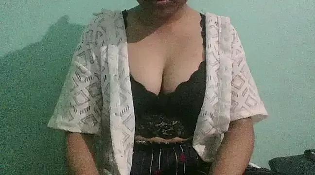 yours_swara from StripChat is Freechat