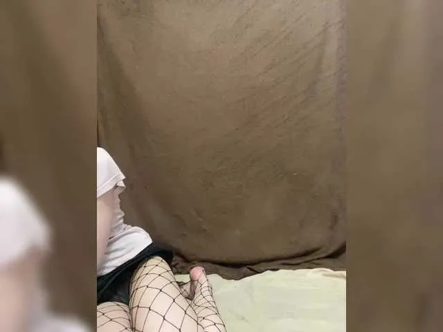 Emmalove13 on BongaCams 
