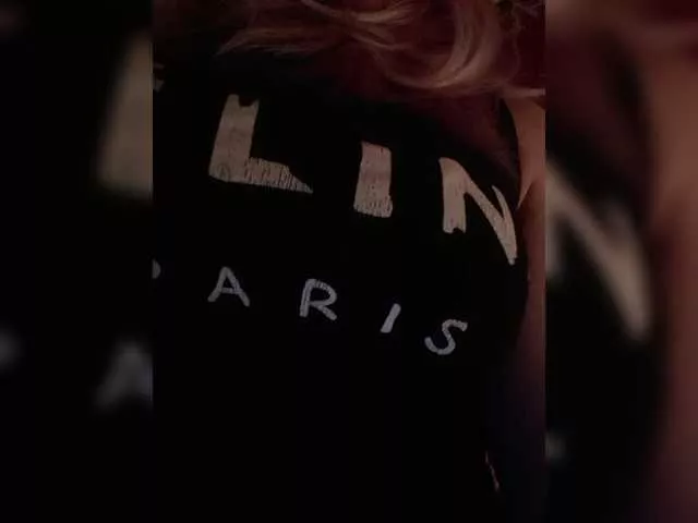 EveHugs on BongaCams 