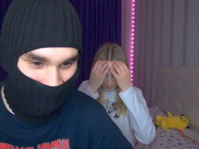 hollyJoys on BongaCams 