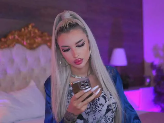 JuicyJessye — tattoos, booty spanks, special patterns and tongue pierces