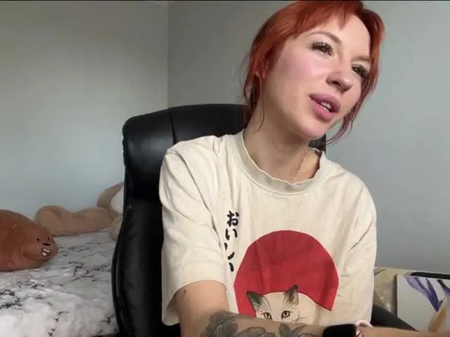 LillyMays on BongaCams
