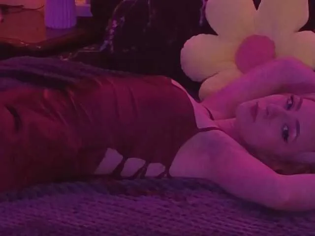 LollyGirlMoon on BongaCams 