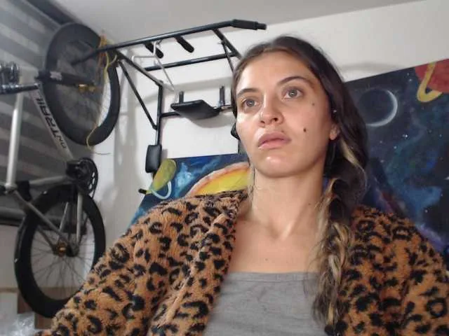 mariecam420 — Generous men, compliments, Kisses on the neck  ofcourse the vibes for my pussy. 