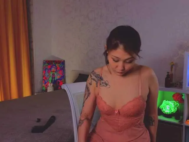 RenaWong on BongaCams