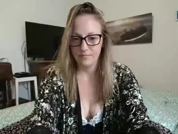 alice8363 — Bonsoiiiiir la bassecour ! :)  #french #private #spy #c2c #fanclub  Daily goal 720 tks