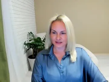 alicee__grace — Welcome to my room! #feet #mature #milf #natural #nonude