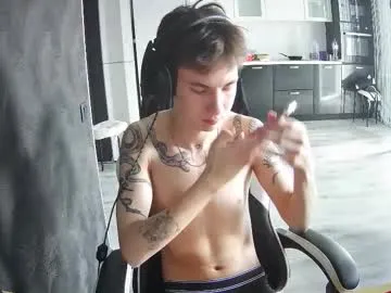 aplant_ — show ass  #young #18 #bigdick #strong #20cm  [320 tokens remaining]