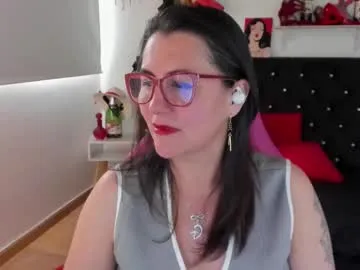 d_martii — make this horny milf cum today #latina #milf #lovense #heels #curvy