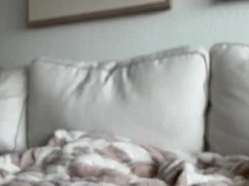 daisyyblake —  Daisyyblake's room #new #bigboobs #young -- Current Goal: top offff! 