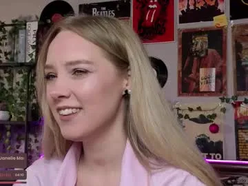 darleneferran — Heeeeyy, My name is Lina!! GOAL:  ice show      #blonde #shy #new #18 #bigboobs [0 tokens remaining]