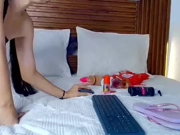 emiliqueen28 — Oil show #anal #squirt #18 #latina #teen [638 tokens remaining]