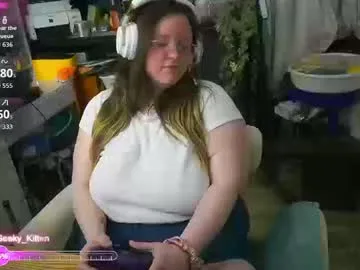 geeky_kitten — Distract me~ Winding down for bed with some video games  - Multi Goal: Teases & increasing play with each goal [200tk each Goal] #lovense #bbw #curvy #chubby #gamer