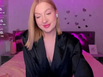 hollyylee — GOAL: ride dildo [156 tokens remaining] WARNING! I'm in a very playful mood today #nude #bigass #young #anal #bigboobs