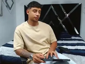 jaze_bradley — Sexy dance [19 tokens left]  #latino #young #muscle #bigass #bigdick