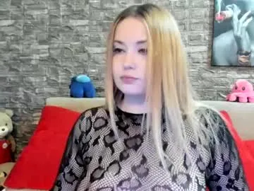 kalindahot — Repeating Goal: Naked playing with my pussy - Welcome to my room! #smoke #bigass #natural