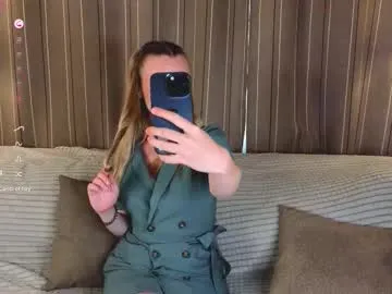 kelliezitzmann on Chaturbate 