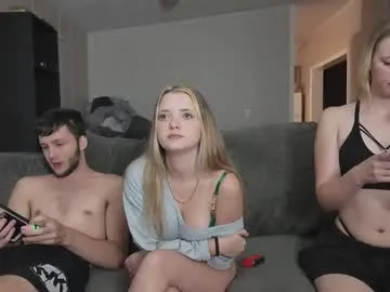 kjbennet — kj blows seth while rose uses dildo on kj [1743 tokens left]