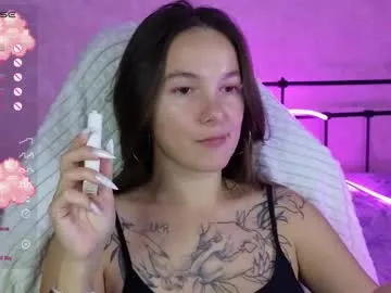 lil_luna_x — GOAL: make me horny [915 tokens remaining] hello dear! Luna loves you <33 #18 #new #lovense #bigboobs #nonude