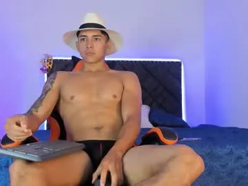 logan_west1 — Cum show  [900 tokens left] Hey guys, it's a great day to cum! #new #muscle #bigcock #cum #young