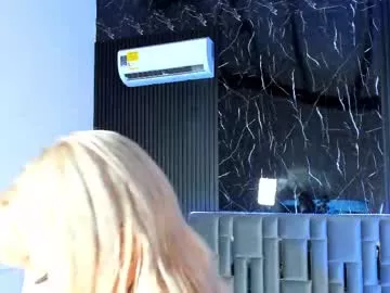 lolaangellx on Chaturbate 