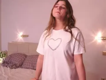 marthabekker — Goal:  take off my bra and play with nipples       <3  Hey i am Linda #new here! |  | #18 #natural #shy #brunette [0 tokens remaining]