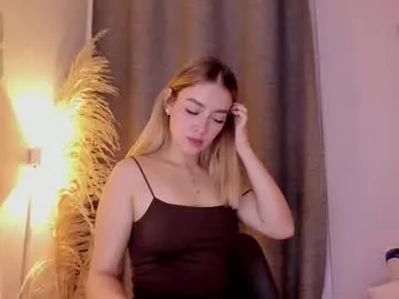mia_white11 — spank assh ard [199 tokens left] I want to meet you and all your fantasies today - Favorite Vibe 33,111tk #young #nude #blonde #british #aussie