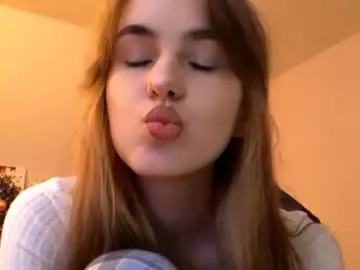 olliefadeley — Goal:tease my naked back hi, i'm new here, i'd be glad to meet you #new #18 #cute #shy #petite [39 tokens remaining]