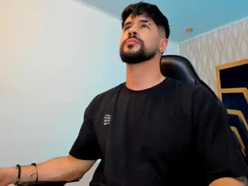 petesevans_1 — Cumshow , let's have fun  , buzz me and make me horny   #lovense #bigcock #cum #uncut #muscle [1990 tokens remaining]