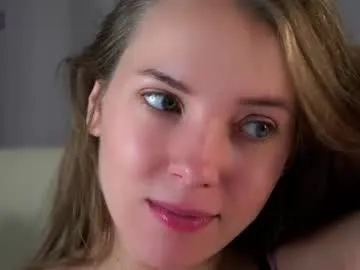 roxannastoo — Hi! Ice cube on my boddyDon't forget to give me a thumbs up if you like me.  #18 #new #shy #petite #young [0 tokens remaining]