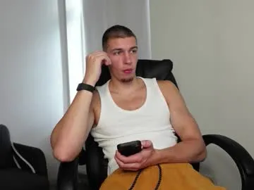 ryan_dozer — Help me reach goal for food and bills #horny #bigdick[1644 tokens remaining]