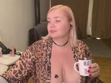 showmebbw — COME GET DIRTY WITH CURVY MOMMY I'm QOS  interracial, small dicks, sissies and cucks are very welcum #bbw #sph #curvy #mommy #milf [25 tokens remaining]
