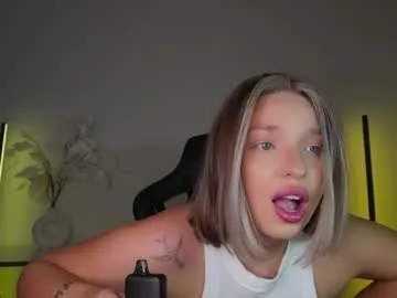 viollasinzz — HOOT BLOWJOB WITH 2 DICKS [4313 tokens left] #blonde #saliva #daddy #blowjob #deepthroat