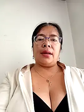 __valentina18 on StripChat 