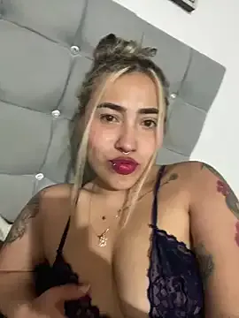 _ManuVeelez — Play tits front my friend