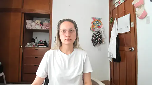 Adele_johnsonn1 — It excites me when you vibrate my pussy