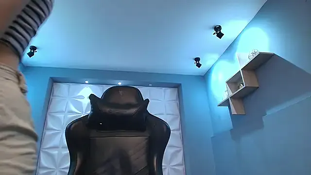 AdharaHamilton on StripChat 