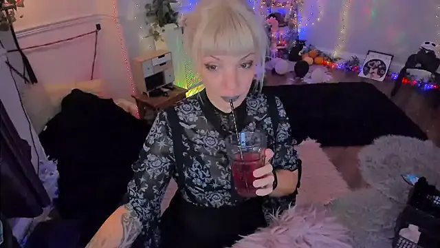 AliceW0lf — Strip and cumshow in