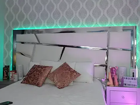 AlliceWinter on StripChat 