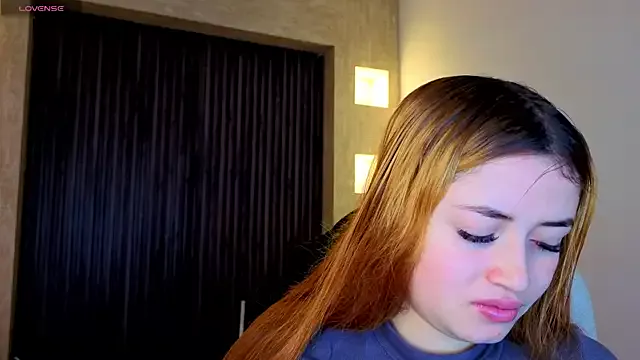 almma_shy on StripChat 