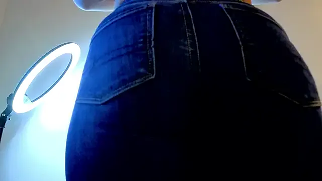 almma_shy on StripChat 