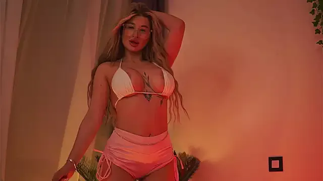 AvaShayy on StripChat 