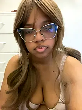 AwkwardJasminee on StripChat 