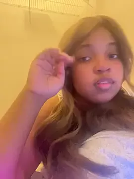 AwkwardJasminee on StripChat 