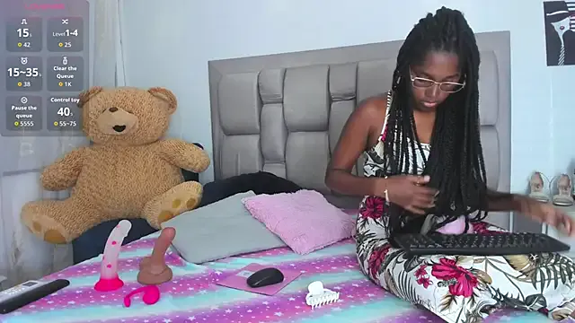 Beauty_Luci — Nipple play