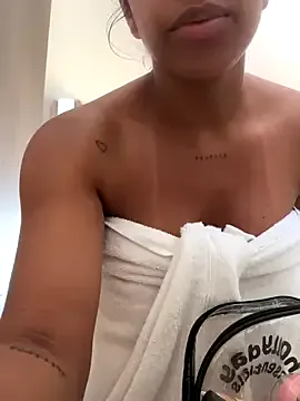 Brunettexio — Wet T-shirt /show shower